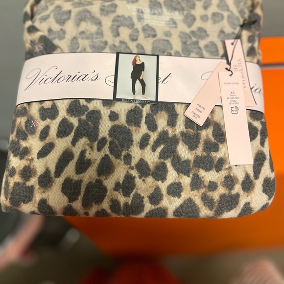 Victoria’s Secret cozy jogger, PJ - Picture 3 of 6